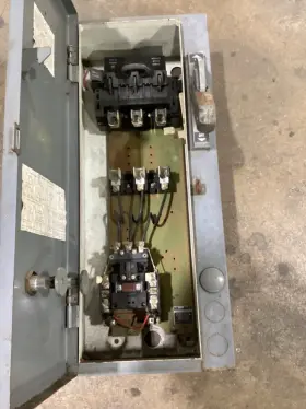 712-aaa24 Allen Bradley Size Combination Starter 120vy Coil #04f79pr6 Co #2