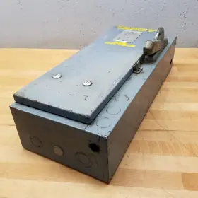 712-bacd24 Allen Bradley Series N Combination Starter Enclosure - Used