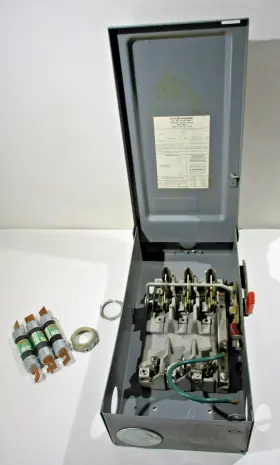 4144h3443 Cutler Hamme Hammer 100 Amp Safety Switch Raintight 240v With Fuses