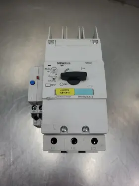 3rv1042-4jb10 Siemens Motor Starter Circuit Breaker With 3rv1921-1m Module. 4d-49