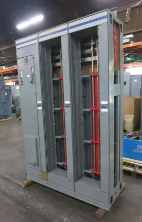 8536sg01 Square D Model 4 1200/300a Mcc Motor Control Center 3x Section Size 5 Starter