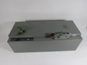 8538sba23vo2as Square D Combination Starter Size 18a 5hp 600v Nema 12 Used